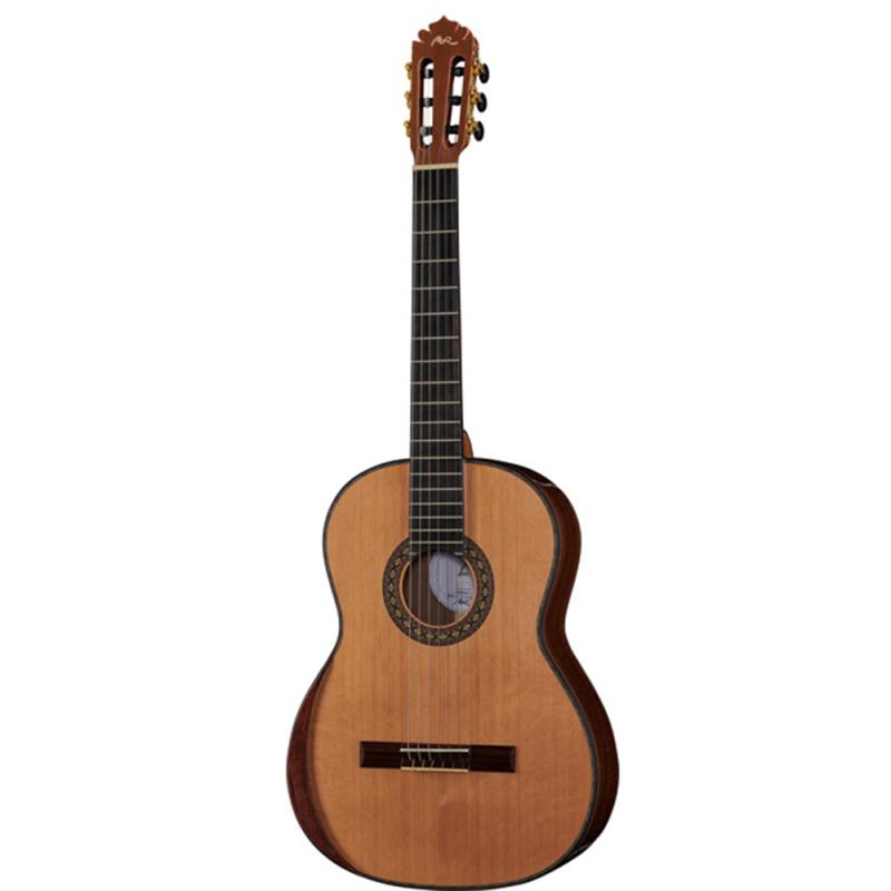 Фото Гитара классическая 4/4 (кедр/орех массив) MANUEL RODRIGUEZ E-C