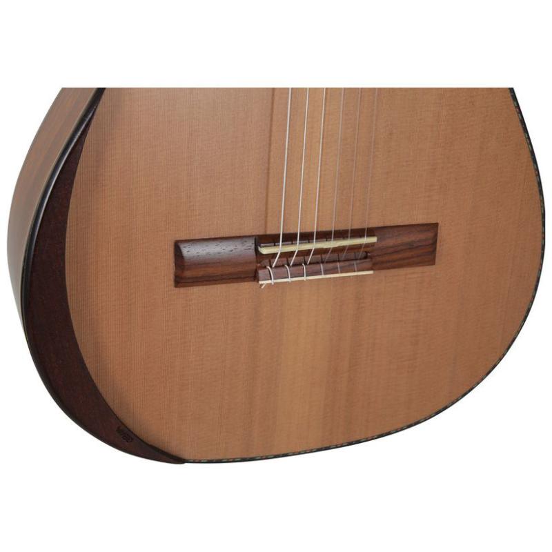 Фото Гитара классическая 4/4 (кедр/красное дерево массив) MANUEL RODRIGUEZ D-C