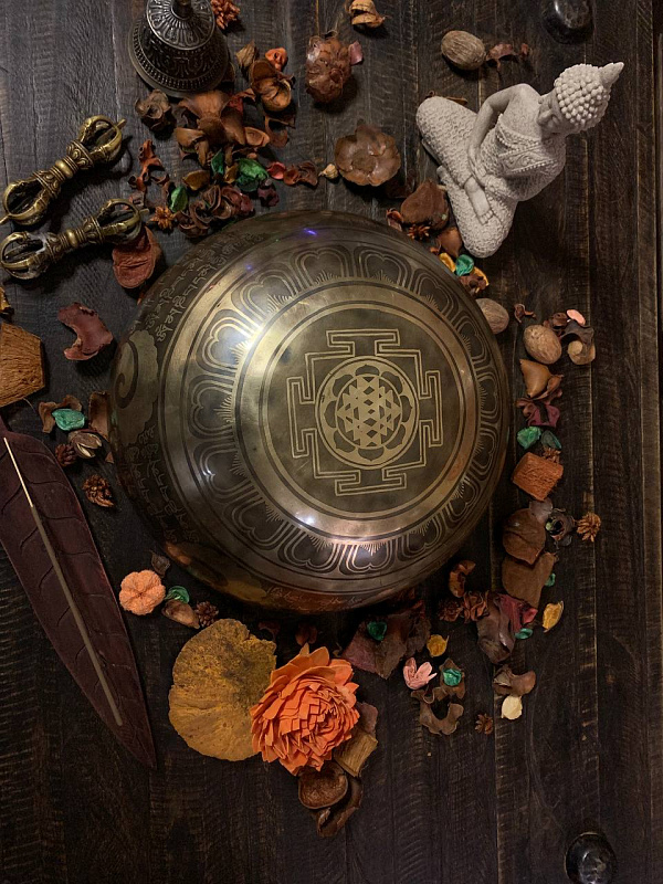 Фото Поющая чаша кованая Yogini SB-YOG 32  соль