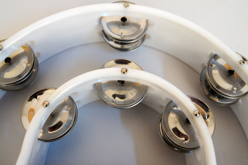 Фото Тамбурин на ручке полумесяц 20 пар бубенцов Fleet FLT-TW20